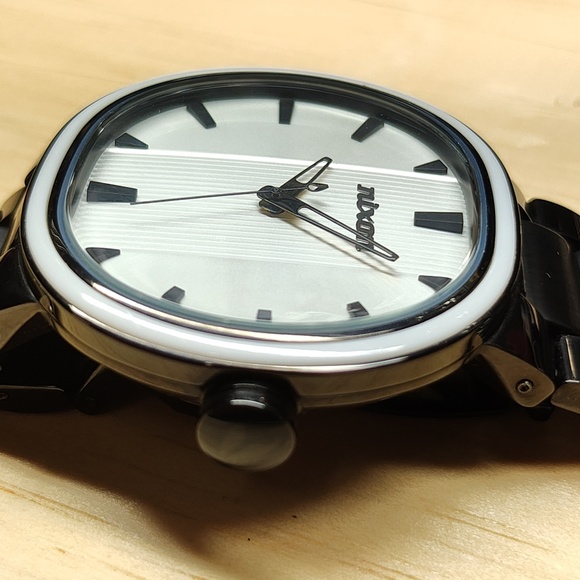 NIXON The Capital "Power to the People" - Picture 4 of 4